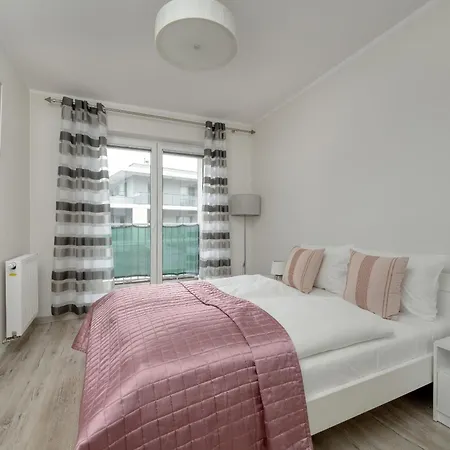 Near The River With Balcony And Free Garage By Renters Lägenhet Wrocław